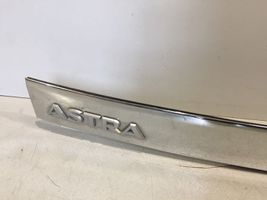 Opel Astra H Barra luminosa targa del portellone del bagagliaio 