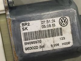 Volkswagen Tiguan Priekinis varikliukas langų pakėlėjo 5N0959701