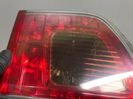 Toyota Avensis T270 Lampy tylnej klapy bagażnika 89500205