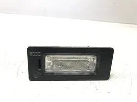 Audi A4 S4 B8 8K Lampa oświetlenia tylnej tablicy rejestracyjnej 8T0943021