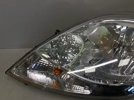 Opel Vivaro Lampa przednia 