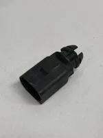 Volkswagen PASSAT B7 Outside/exterior temperature sensor 8Z0820535