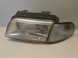 Audi A4 S4 B5 8D Lampa przednia 