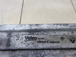 Opel Vivaro Välijäähdyttimen jäähdytin 988650B