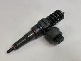 Volkswagen Golf IV Injecteur de carburant 038130073J