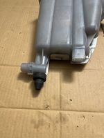 Audi A5 8T 8F Vase d'expansion / bouchon de réservoir de liquide de refroidissement 8K0121405M