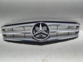 Mercedes-Benz C AMG W204 Etupuskurin ylempi jäähdytinsäleikkö A2048800023