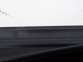 Mercedes-Benz A W176 Takaoven tuulilasin kisko A1767351300