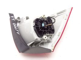 Volkswagen Golf V Luz trasera/de freno VW_GOLF_V_03-09_LAMPA_PRA