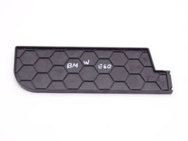 BMW 5 E60 E61 Panel osłony bagażnika 7076688