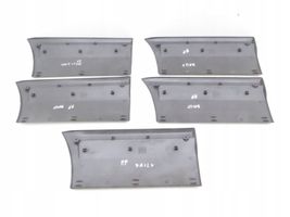 Iveco Daily 3rd gen Rivestimento della portiera anteriore (modanatura) 500326809