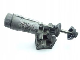 Volkswagen Sharan Supporto di montaggio del filtro dell’olio 038115389C