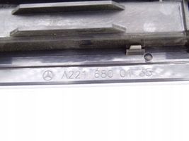 Mercedes-Benz S W116 Rivestimento del sottoporta delle minigonne laterali A2216800135