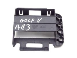 Volkswagen Golf V Supporto centralina motore 5K0971846