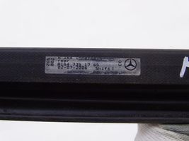 Mercedes-Benz ML W164 Listwa / Uszczelka szyby drzwi przednich A1647351765