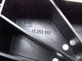 Opel Insignia A Coperchio scatola dei fusibili 13253551