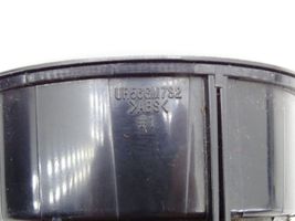 Ford Ranger Copertura griglia di ventilazione laterale cruscotto UR56GM732
