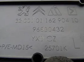 Citroen C3 Picasso Maskownica głośnika bocznego deski rozdzielczej 96830432