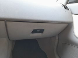 Volvo V50 Panelės stalčiuko/lentinėlės paklotėlis 