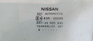 Nissan Qashqai+2 Vetro del finestrino della portiera anteriore - quattro porte 
