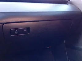 Volkswagen PASSAT B7 Panel drawer/shelf pad 