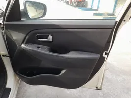 KIA Carens III Rivestimento del pannello della portiera anteriore 