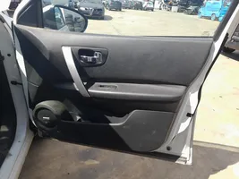 Nissan Qashqai+2 Apmušimas priekinių durų (obšifke) 