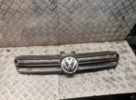 Volkswagen Golf VII Etupuskurin ylempi jäähdytinsäleikkö 
