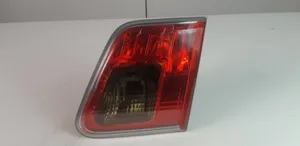 Toyota Avensis T270 Lampy tylnej klapy bagażnika 