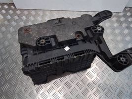 Volkswagen PASSAT CC Support boîte de batterie 1K0915333