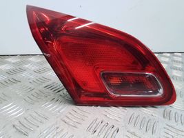 Opel Astra J Galinis žibintas dangtyje 1090098