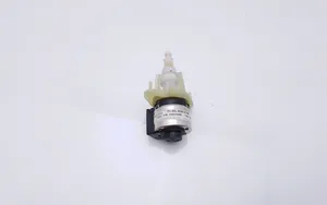 Volkswagen Touareg I Headlight level adjustment motor 89022080