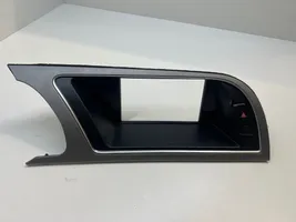 Audi A5 8T 8F Kita panelės detalė 8T1857186