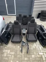 Toyota RAV 4 (XA40) Set interni 