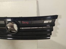 Volkswagen Touareg III Griglia superiore del radiatore paraurti anteriore 7G0853653B