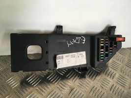 Opel Vectra C Module de fusibles 13181983