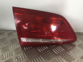 Volkswagen PASSAT B7 Lampy tylnej klapy bagażnika 3AF945093C