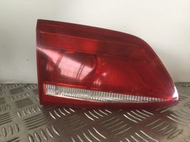 Volkswagen PASSAT B7 Lampy tylnej klapy bagażnika 3AF945093C