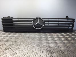 Mercedes-Benz Vito Viano W638 Grotelės viršutinės A6388880415