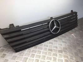 Mercedes-Benz Vito Viano W638 Etupuskurin ylempi jäähdytinsäleikkö A6388880415