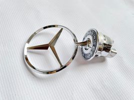 Mercedes-Benz E W210 Emblemat / Znaczek 