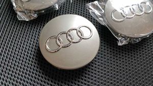 Audi Q7 4L Borchia ruota originale 8D0601170