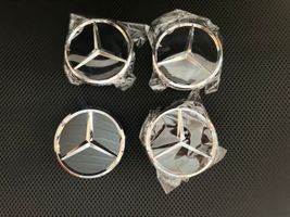 Mercedes-Benz SL R231 Заводская крышка (крышки) от центрального отверстия колеса 2204000125