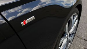 Audi R8 42 Letras insignia de modelo del guardabarros 8N0853601A