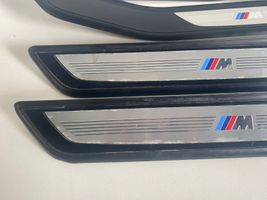 BMW 7 F01 F02 F03 F04 Kynnysverhoilusarja (sisä) 8046289