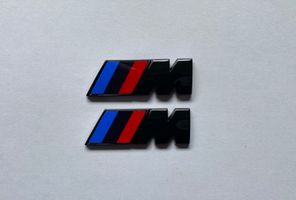 BMW 8 G15 Litery / Emblematy na błotnik przedni 