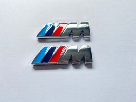 BMW 8 G15 Litery / Emblematy na błotnik przedni 