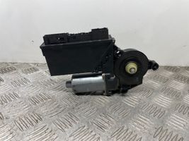 Volkswagen Touareg I Takaoven ikkunan nostomoottori 7L0959795