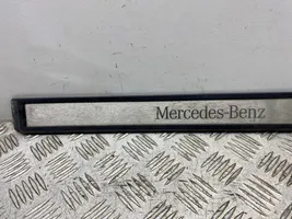 Mercedes-Benz E W211 Copertura del rivestimento del sottoporta anteriore A2116801335