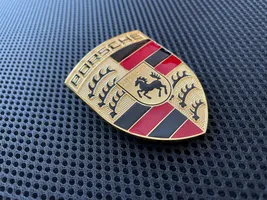 Porsche Cayenne (9PA) Mostrina con logo/emblema della casa automobilistica 95855967600